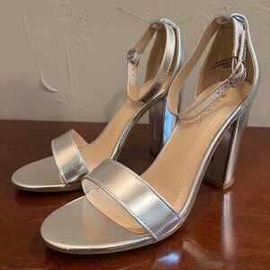 Bamboo Women's Silver Metallic Ankle Strap Block Heel Sandals - Size 6.5